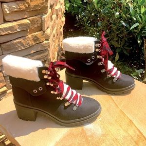 Black Hiker Boots with Faux Fur
